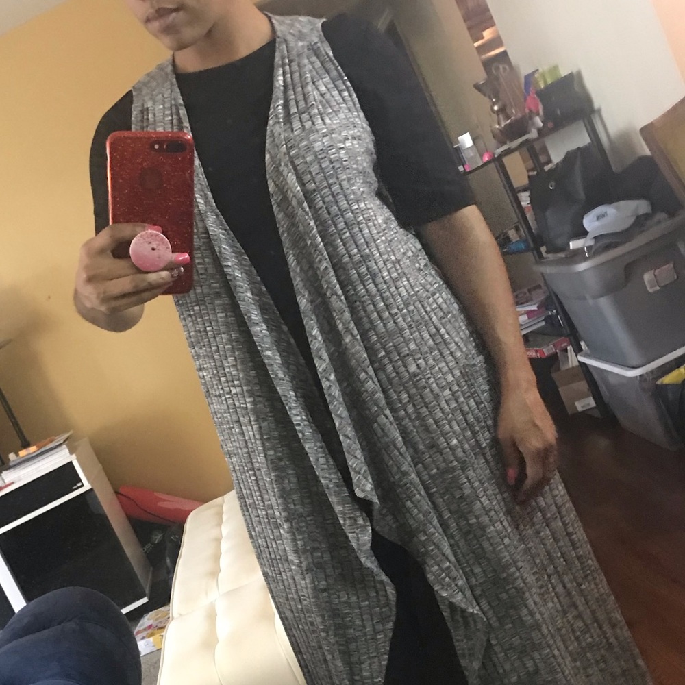 Sleeveless long cardigan